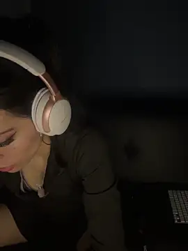 Snapshot of MamiSoft420 chatting on March 15, 1:39 pm MamiSoft420 online show from March 15, 1:39 pm