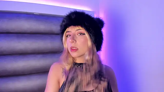 Snapshot of adhalee_js chatting on February 6, 8:23 pm adhalee js online show from February 6, 8:23 pm