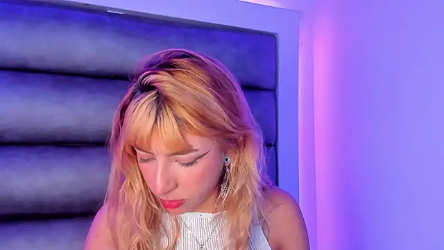 Snapshot of adhalee_js chatting on February 7, 8:12 pm adhalee js online show from February 7, 8:12 pm