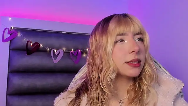 Snapshot of adhalee_js chatting on February 16, 7:32 pm adhalee js online show from February 16, 7:32 pm