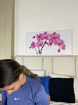 JuliaColemann online show from July 8, 11:58 am