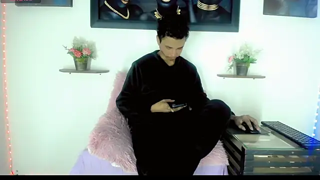 Tatoo Noah online show from February 23, 1:08 pm