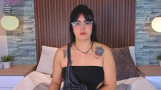 Snapshot of vicky_grey chatting on February 18, 12:34 pm vicky grey online show from February 18, 12:34 pm