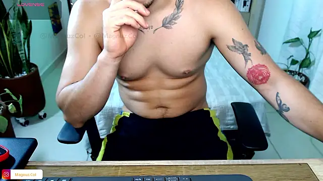 Snapshot of Magnuz_Col chatting on February 16, 4:52 am Magnuz Col online show from February 16, 4:52 am