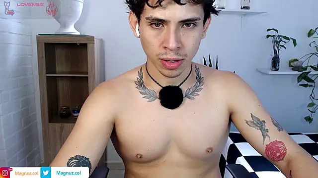 Snapshot of Magnuz_Col chatting on May 11, 2:12 pm Magnuz Col online show from May 11, 2:12 pm