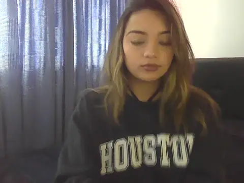 Snapshot of Itsgabyx chatting on February 12, 6:03 pm Itsgabyx online show from February 12, 6:03 pm