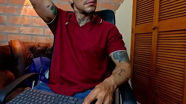 Snapshot of mister_eithan chatting on February 16, 2:07 am mister eithan online show from February 16, 2:07 am