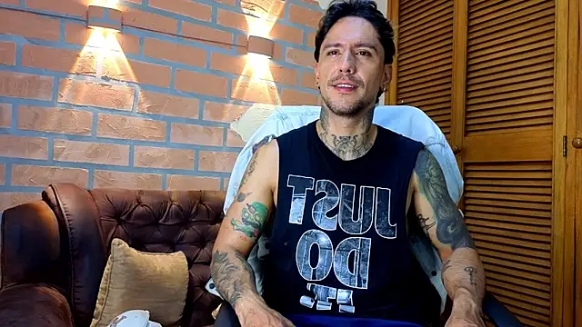 Snapshot of mister_eithan chatting on February 25, 2:21 am mister eithan online show from February 25, 2:21 am