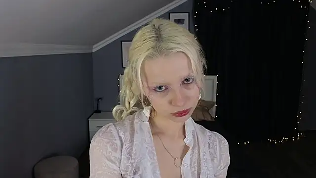 Snapshot of Naomi_Demio chatting on February 19, 9:16 am Naomi Demio online show from February 19, 9:16 am