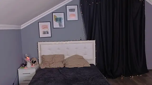 Snapshot of Naomi_Demio chatting on March 4, 10:10 am Naomi Demio online show from March 4, 10:10 am