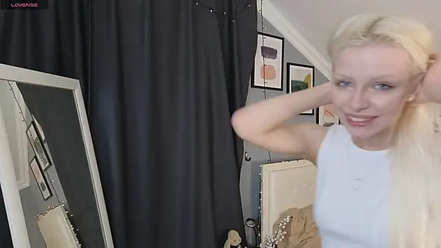 Naomi Demio online show from April 4, 12:35 pm