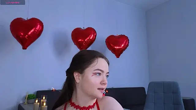 Snapshot of MillaKowal chatting on February 14, 6:32 am MillaKowal online show from February 14, 6:32 am