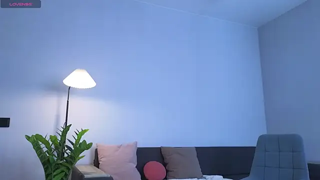 Snapshot of MillaKowal chatting on February 28, 6:25 am MillaKowal online show from February 28, 6:25 am