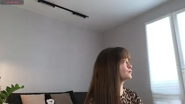 MillaKowal online show from April 11, 4:17 am