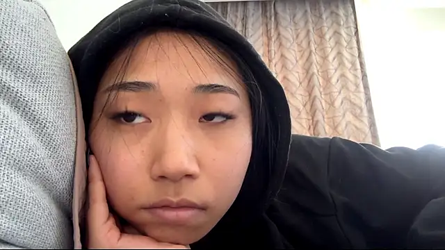 SweetMiaXO online show from March 20, 3:44 am