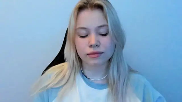 Snapshot of Lulu_Di chatting on February 1, 12:31 am Lulu Di online show from February 1, 12:31 am