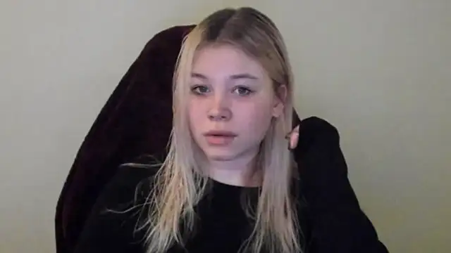 Snapshot of Lulu_Di chatting on February 12, 12:16 am Lulu Di online show from February 12, 12:16 am