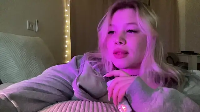 Lulu Di online show from March 25, 7:20 pm