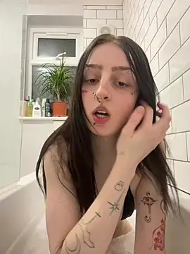 bellaxlauren online show from April 19, 9:28 pm