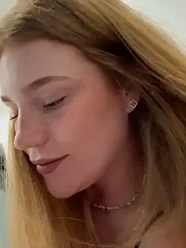 Snapshot of SunnyGrin chatting on February 24, 6:39 pm SunnyGrin online show from February 24, 6:39 pm