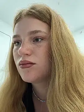 Snapshot of SunnyGrin chatting on March 3, 9:21 pm SunnyGrin online show from March 3, 9:21 pm