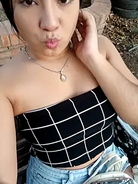 Snapshot of Ailen-cute chatting on February 6, 9:51 pm Ailen-cute online show from February 6, 9:51 pm