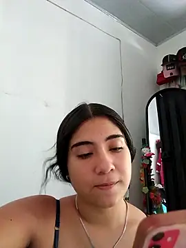 Snapshot of Ailen-cute chatting on February 26, 6:51 pm Ailen-cute online show from February 26, 6:51 pm