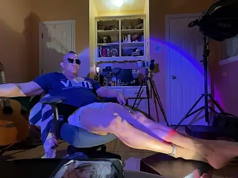 daddydonkey84 online show from June 13, 4:10 am