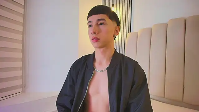 lian cameron online show from April 7, 4:02 am