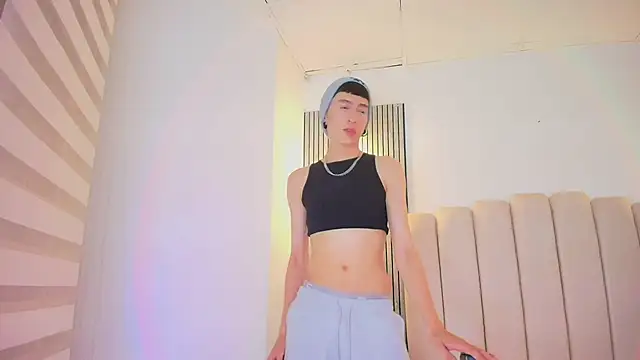 lian cameron online show from April 8, 4:01 am