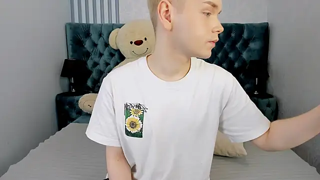 Je Salvatore online show from March 4, 7:36 am