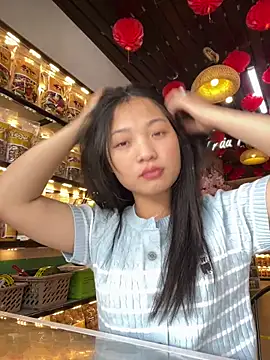 Lyn-be99 online show from April 4, 3:49 am