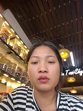 Lyn-be99 online show from April 21, 8:20 am