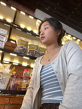 Lyn-be99 online show from April 22, 8:17 am