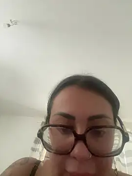 Snapshot of Melissa-suisse chatting on February 16, 2:13 pm Melissa-suisse online show from February 16, 2:13 pm