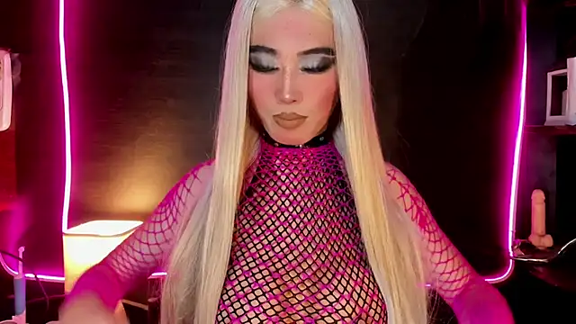 LovelyX0X0 online show from March 11, 9:54 pm