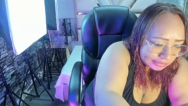 Snapshot of Shara_Oz chatting on February 25, 3:05 am Shara Oz online show from February 25, 3:05 am