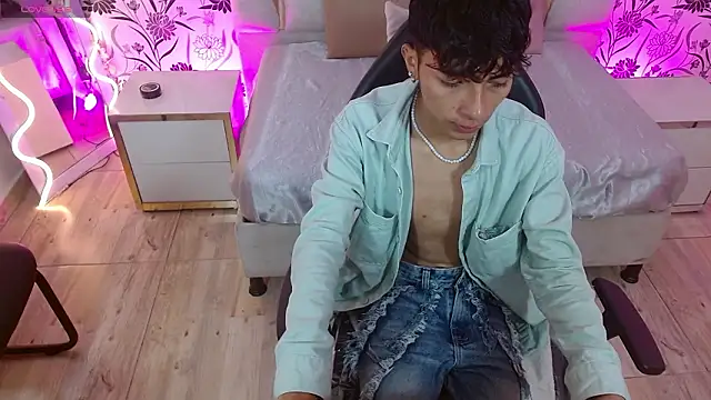 Snapshot of osamu_tay chatting on February 14, 11:51 am osamu tay online show from February 14, 11:51 am