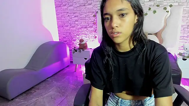 TINY TAY online show from April 17, 11:35 am