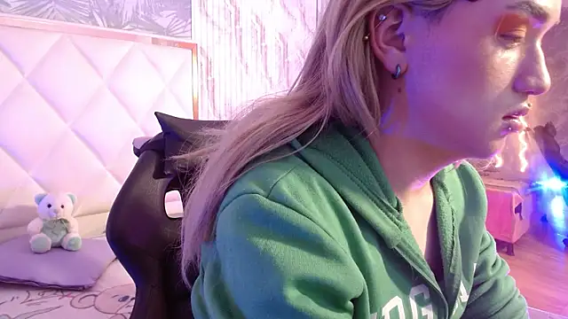 Snapshot of NOOAH_TAY chatting on February 9, 3:32 am NOOAH TAY online show from February 9, 3:32 am