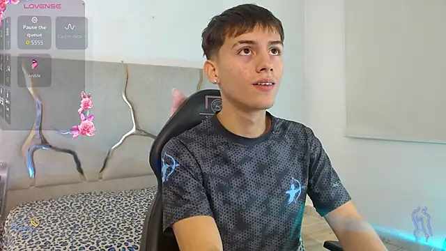 Snapshot of EVAN_TAY chatting on February 3, 3:04 am EVAN TAY online show from February 3, 3:04 am