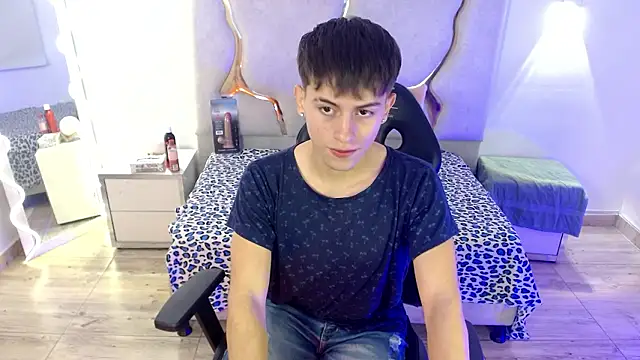 Snapshot of EVAN_TAY chatting on February 7, 2:48 am EVAN TAY online show from February 7, 2:48 am