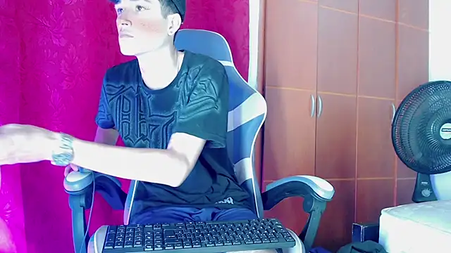 Snapshot of Johnny_cagee_ chatting on February 3, 1:26 am Johnny cagee online show from February 3, 1:26 am