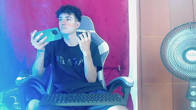 Snapshot of Johnny_cagee_ chatting on March 2, 1:52 am Johnny cagee online show from March 2, 1:52 am