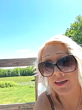 BeautifulFire23 online show from June 3, 4:23 pm