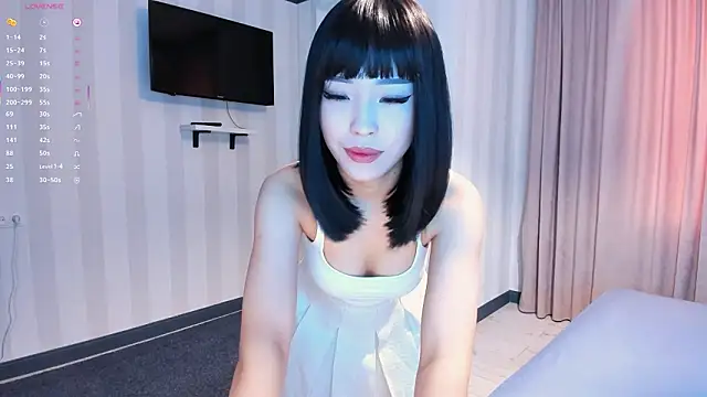 laumalove online show from February 6, 5:12 am