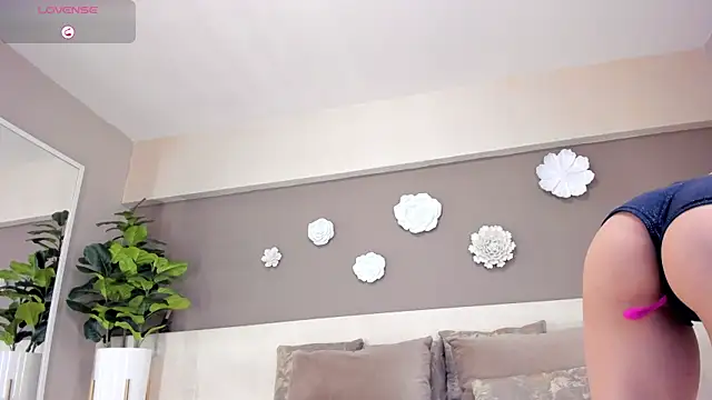 Snapshot of KatyaKozlov chatting on February 12, 8:59 pm KatyaKozlov online show from February 12, 8:59 pm