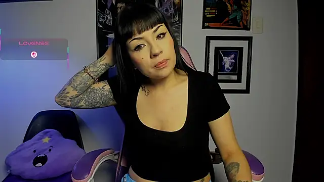 Snapshot of luckylaura chatting on February 26, 4:33 am luckylaura online show from February 26, 4:33 am