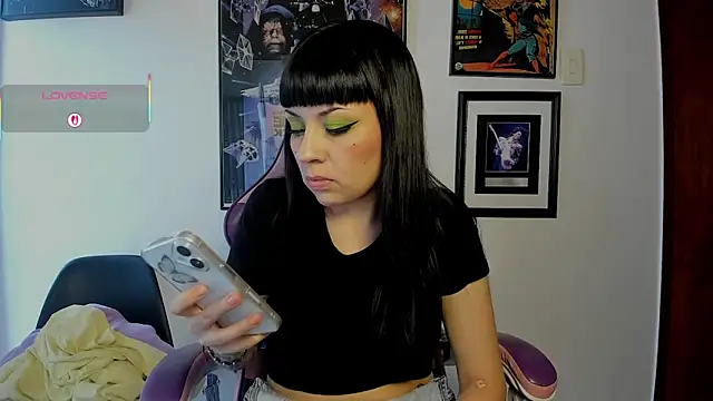 Snapshot of luckylaura chatting on February 27, 5:35 pm luckylaura online show from February 27, 5:35 pm