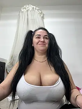 Snapshot of VickyVice chatting on February 2, 5:33 pm VickyVice online show from February 2, 5:33 pm